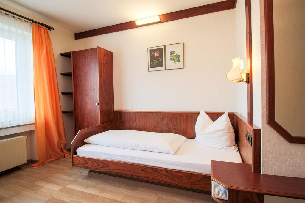 Süßen Hotel-Restaurant Lowen الغرفة الصورة