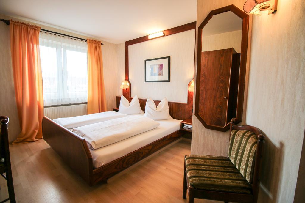 Süßen Hotel-Restaurant Lowen الغرفة الصورة
